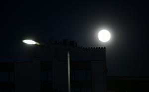 Foto: A. K. /Radiosarajevo.ba / Pun mjesec iznad Sarajeva